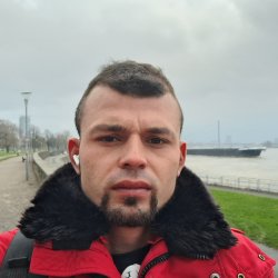 Томі